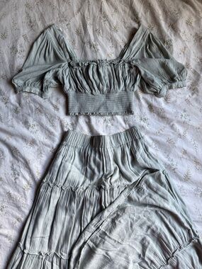 Lulus green maxi skirt and top two piece set size small in great condition